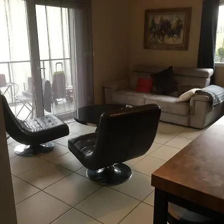 Vidailhan-logement 4 Personnes-parking - Petit Dejeuner-balcon-wifi