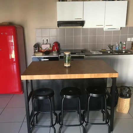 Vidailhan-logement 4 Personnes-parking - Petit Dejeuner-balcon-wifi Homestay