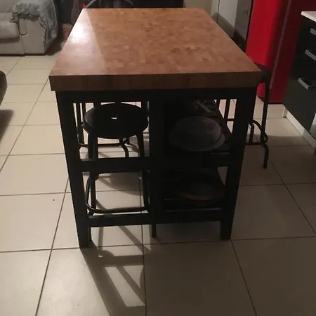 Vidailhan-logement 4 Personnes-parking - Petit Dejeuner-balcon-wifi *