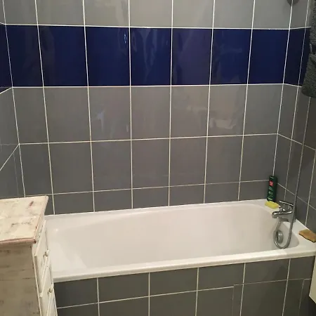 Vidailhan-logement 4 Personnes-parking - Petit Dejeuner-balcon-wifi Homestay *