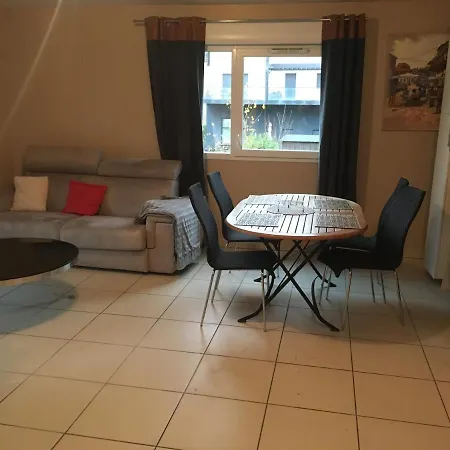 Vidailhan-logement 4 Personnes-parking - Petit Dejeuner-balcon-wifi Homestay Balma